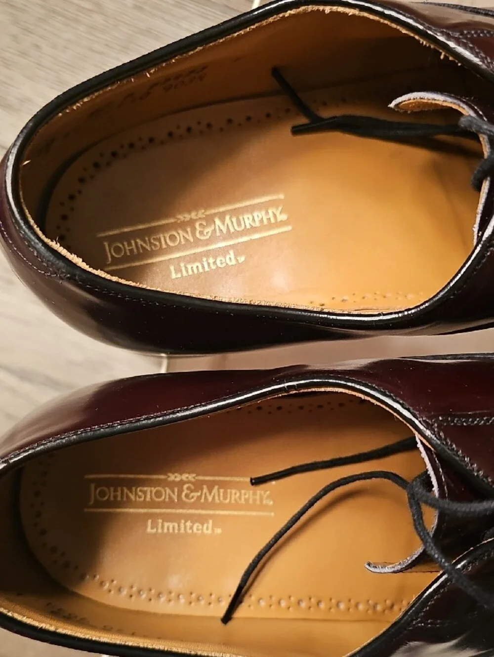 Johnston & Murphy Men's Burgundy Leather Cap-Toe Oxfords